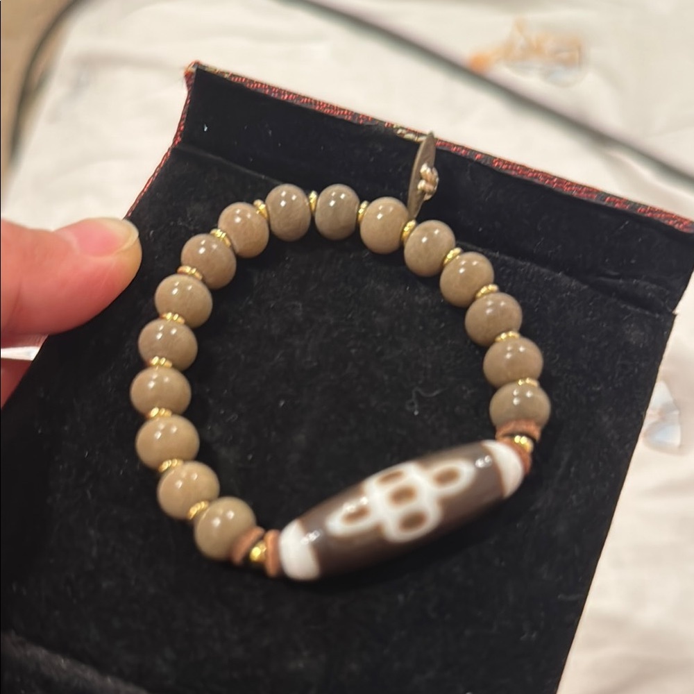 Elegant Beaded Bracelet with Brown and Gold Accents
